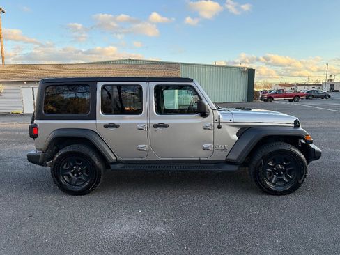 Used 2018 Jeep Wrangler Unlimited Sport image 4