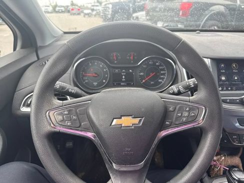 Used 2019 Chevrolet Cruze LT w/ LT True North Edition FWD image 9