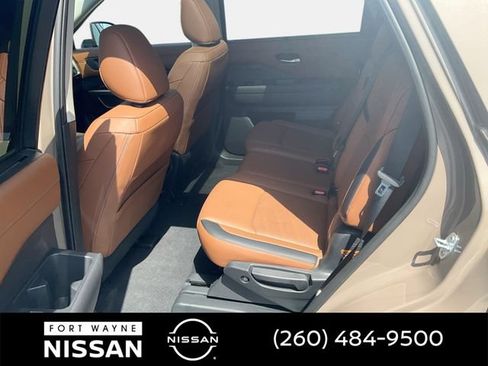 Certified 2025 Nissan Pathfinder Platinum w/ Cargo Package AWD/4WD image 15
