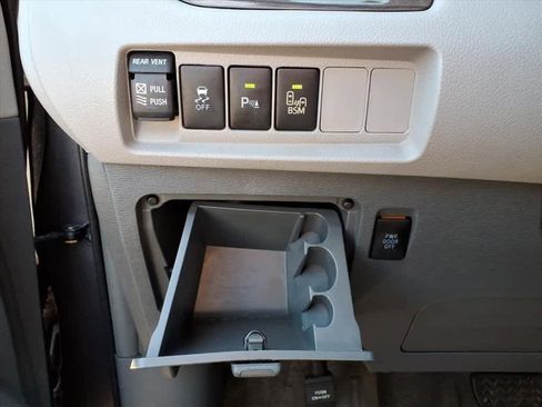 Used 2015 Toyota Sienna XLE w/ XLE Navigation Package image 16