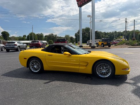 Used 2001 Chevrolet Corvette Convertible w/ Preferred Equipment Group2 RWD image 13