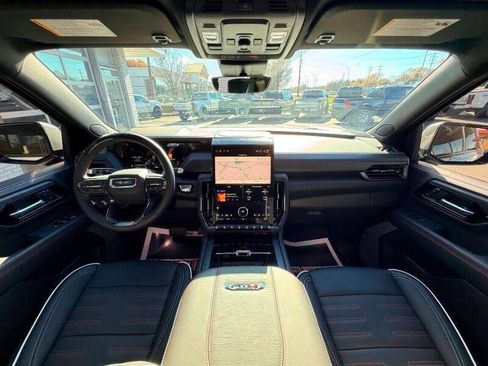 Used 2025 GMC Yukon AT4 Ultimate w/ LPO, Floor Liner Package AWD/4WD image 36