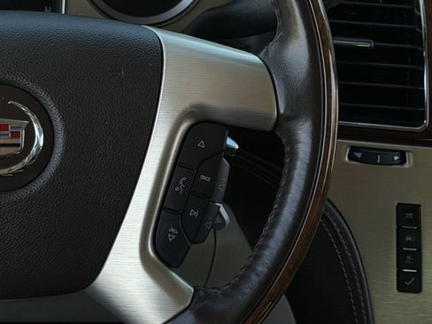 Used 2014 Cadillac Escalade Platinum RWD image 16