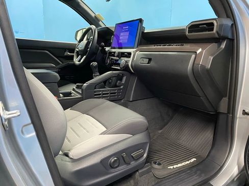 Used 2024 Toyota Tacoma TRD Sport image 45