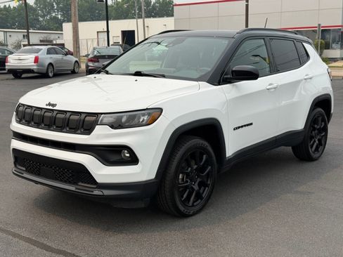 Used 2022 Jeep Compass Latitude w/ Sun and Sound Group AWD/4WD image 4