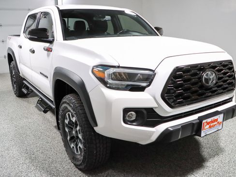 Used 2023 Toyota Tacoma TRD Off-Road AWD/4WD image 5