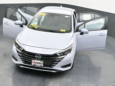 Used 2025 Nissan Versa SV image 57