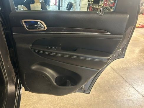 Used 2017 Jeep Grand Cherokee Overland AWD/4WD image 12