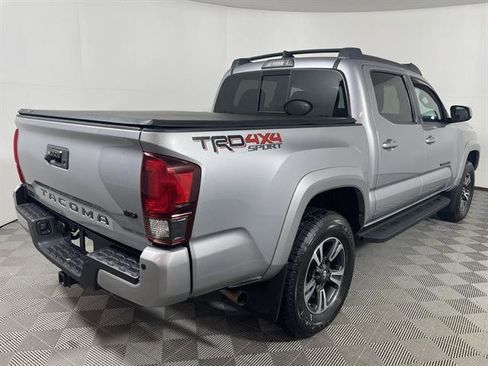 Used 2019 Toyota Tacoma TRD Sport w/ Technology Package image 6