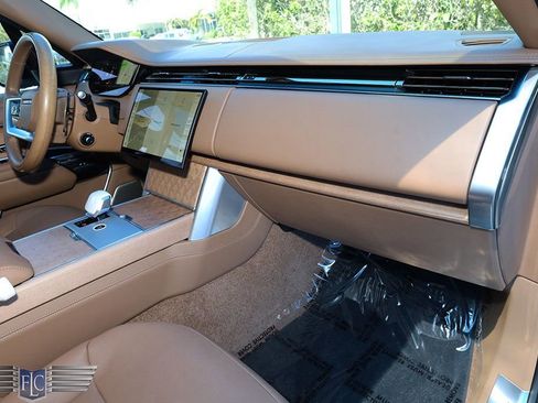 Used 2024 Land Rover Range Rover SV image 43