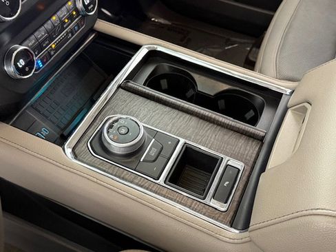 Used 2020 Ford Expedition Limited image 16