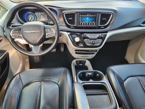 Used 2021 Chrysler Voyager Lxi image 11