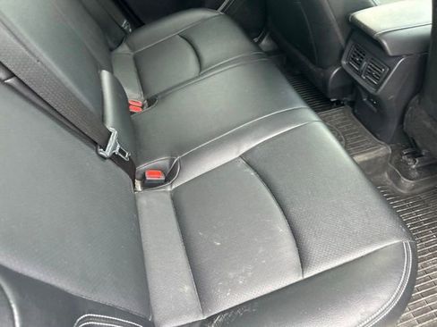 Used 2022 Toyota Venza LE AWD/4WD image 13