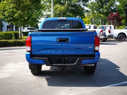 Used 2017 Toyota Tacoma TRD Sport w/ Tow Package AWD/4WD image 10