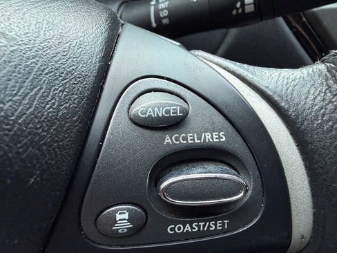 Used 2019 Nissan Pathfinder SV AWD/4WD image 32