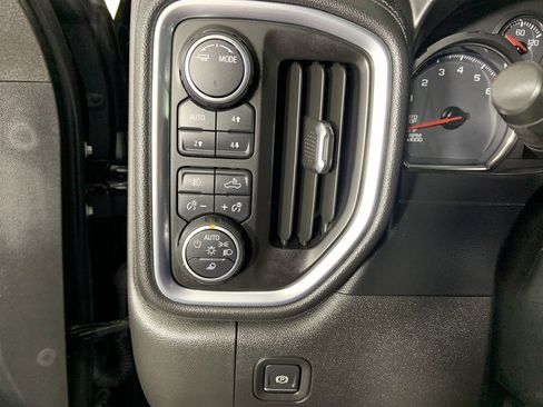 Used 2021 Chevrolet Silverado 1500 LT Trail Boss w/ Convenience Package II image 10