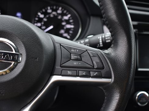 Used 2018 Nissan Rogue SV image 14