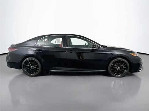Used 2022 Toyota Camry XSE w/ Navigation Upgrade Package FWD image 6