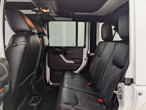 Used 2016 Jeep Wrangler Unlimited Rubicon AWD/4WD image 17
