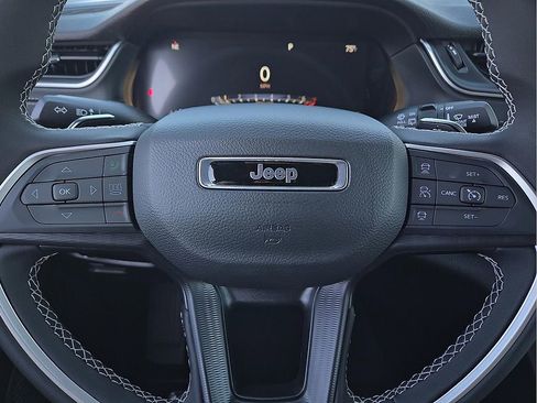 New 2025 Jeep Grand Cherokee 4WD image 19