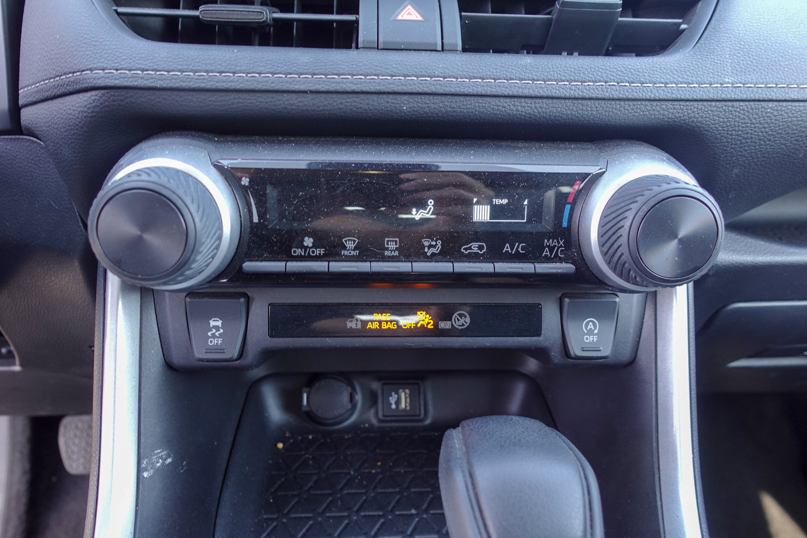 Used 2025 Toyota RAV4 LE AWD/4WD image 19