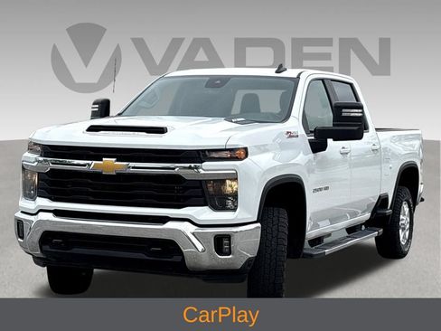 Used 2024 Chevrolet Silverado 2500 LT AWD/4WD image 3