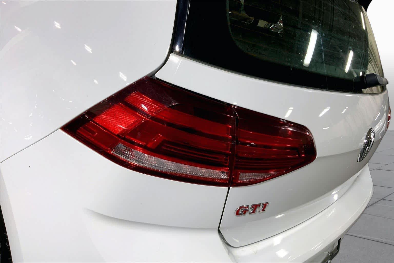 Used 2021 Volkswagen GTI SE FWD image 29