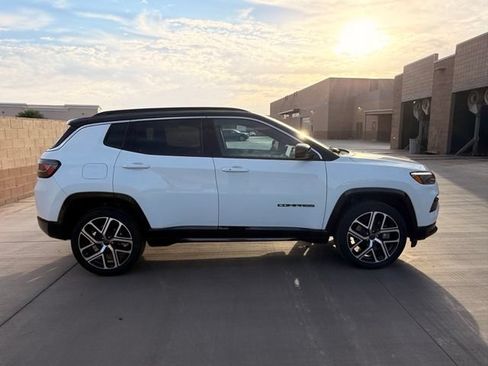 Certified 2025 Jeep Compass Limited w/ Elite Group AWD/4WD image 6