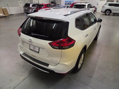 Used 2017 Nissan Rogue SV image 7