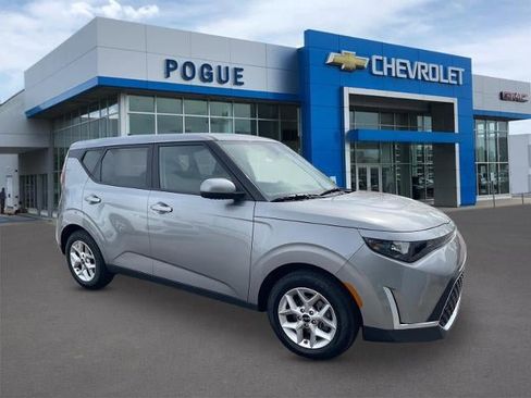 Used 2024 Kia Soul LX w/ Option Group 015 FWD image 1