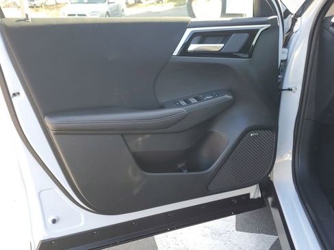 New 2026 Mitsubishi Outlander ES image 15