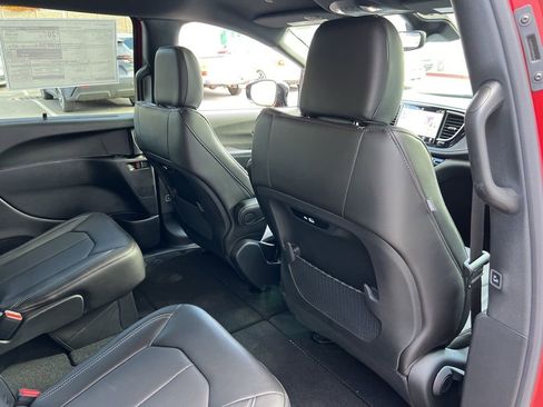 New 2026 Chrysler Pacifica Select AWD/4WD image 23
