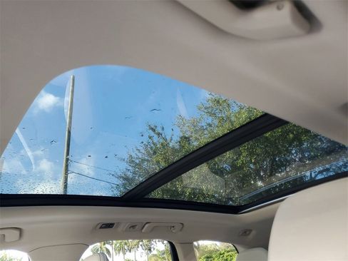 Certified 2021 Volvo XC60 T5 Momentum w/ Premium Package image 21