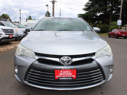 Used 2015 Toyota Camry LE FWD image 2