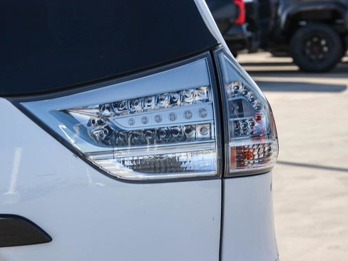 Certified 2020 Toyota Sienna SE w/ Nightshade Edition FWD image 8