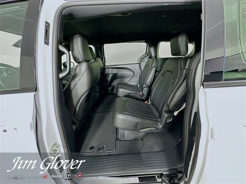 New 2026 Chrysler Pacifica Select w/ S Appearance Package image 13