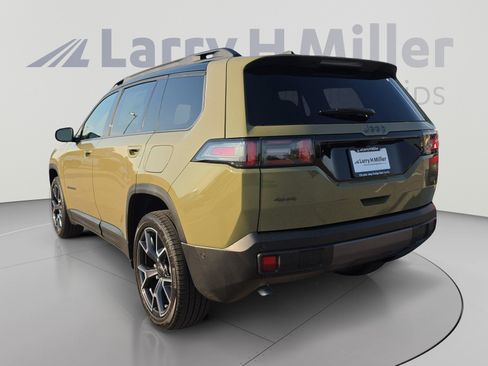 New 2026 Jeep Cherokee Overland w/ Trailer Tow Group AWD/4WD image 3