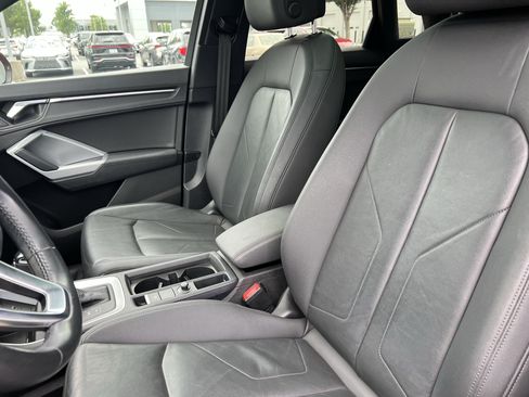 Used 2020 Audi Q3 2.0T Premium w/ Convenience Package AWD/4WD image 16