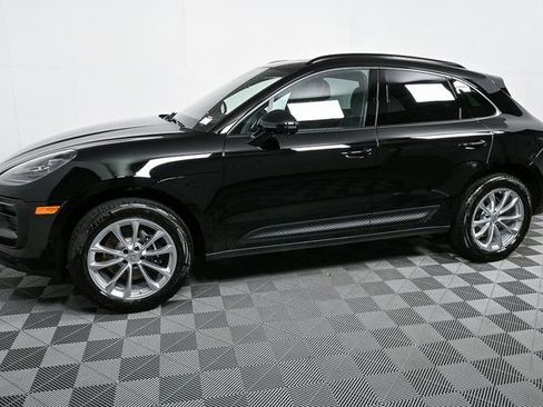 Certified 2025 Porsche Macan image 2