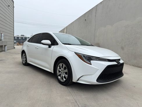 Used 2022 Toyota Corolla LE image 1