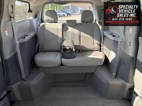 Used 2016 Toyota Sienna XLE FWD image 31