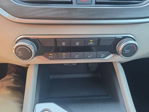 Used 2025 Nissan Altima 2.5 SV FWD image 22
