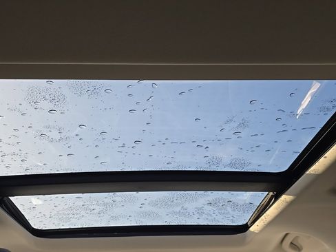 Used 2025 Ford Explorer Active w/ Active Comfort Package image 3