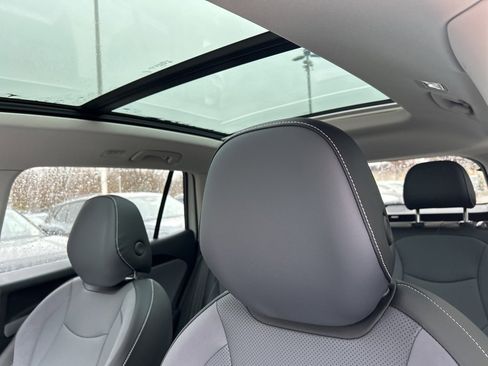 New 2025 Volkswagen Tiguan SE image 23