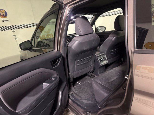 Used 2025 Subaru Forester Premium AWD/4WD image 12