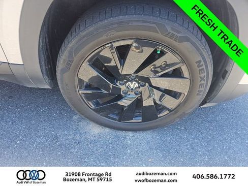 Used 2024 Volkswagen Atlas Cross Sport SE w/ Panoramic Sunroof Package AWD/4WD image 13