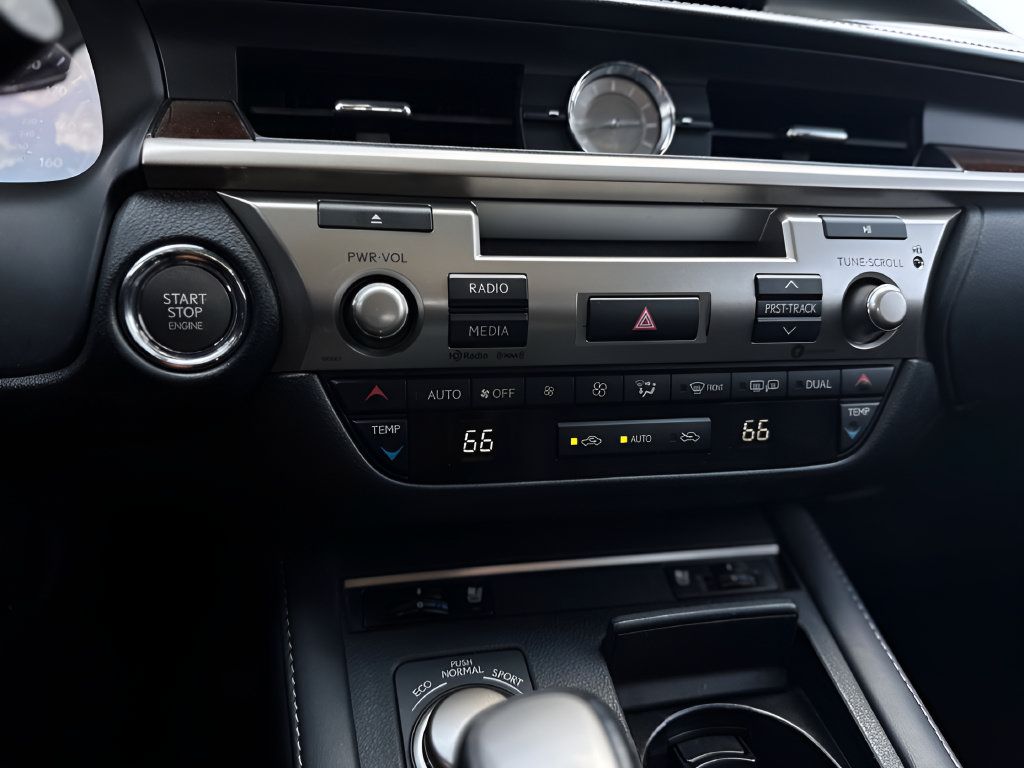 Used 2017 Lexus ES 350 w/ Premium Package FWD image 9
