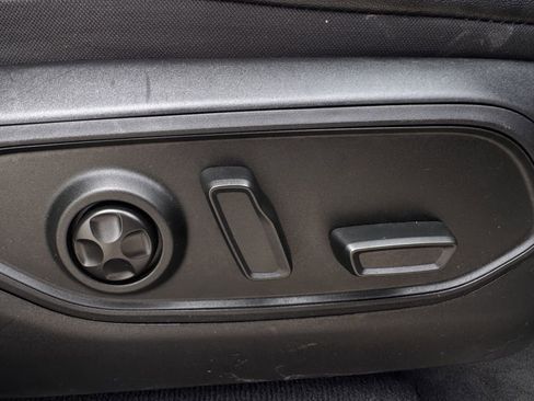 Used 2024 Jeep Grand Cherokee L Limited w/ Luxury Tech Group II image 28