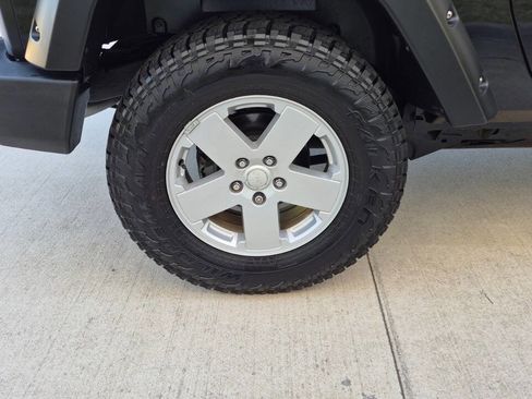 Used 2008 Jeep Wrangler Sahara w/ Dual Top Group image 20