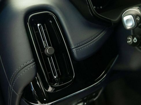 Used 2025 Aston Martin DBX 707 image 22